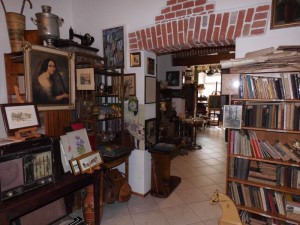 Czy pieniądze leżą w starociach? Wielu fachowców pracujących w branży inwestycyjnej uważa, że kolekcjonowanie antyków to świetny biznes.