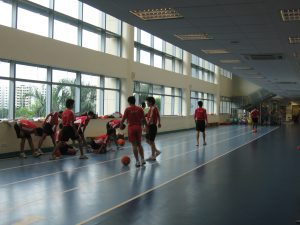 Światowa walka o przeciętność. Zmierzamy do świata przeciętniaków i ludzi ograniczonych na każdej płaszczyźnie. Brak ocen z czterech przedmiotów: wychowania fizycznego, muzyki, techniki., fot. Canva