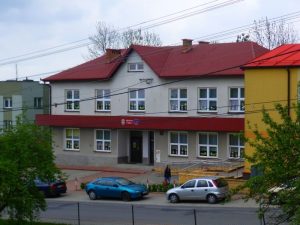 Pawęzów: Bitwa o szkołę
