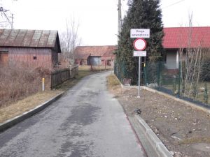 Wola Rzędzińska: Gminna batalia o drogę