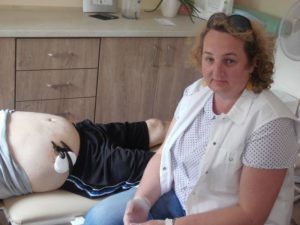 Teresa Knap od 9 lat prowadzi w Tarnowie gabinet, w którym prowadzi zabiegi hirudoterapii, czyli leczenia pijawkami. Pijawka sposobem na zdrowie?