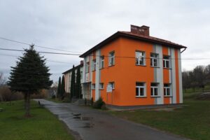 Pleśna: Zamieszanie wokół szkół