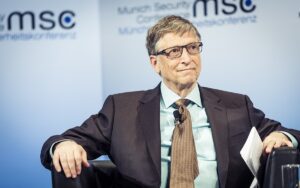 Bill Gates, czyli zabawa w „boga”…