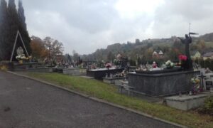 „AAA Grób chętnie posprzątam”