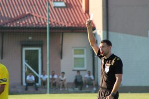 Policjant na boisku, czyli kto zostaje sędzią piłkarskim?