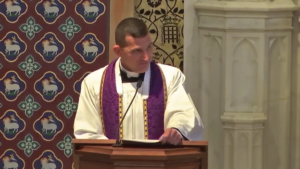 Ks. Daniel Nolan (fot. YouTube)