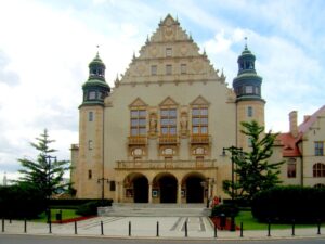 Kolejna nagła śmierć. Od stycznia 2021 roku do 10 sierpnia 2023 roku w przypadku Uniwersytetu Adama Mickiewicza w Poznaniu zmarło już... 98 pracowników naukowych., fot. Wikipedia