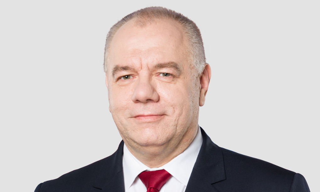Jacek Sasin z problemami. NIK złożyła dziewięć zawiadomień do prokuratury w związku ze stwierdzonymi nieprawidłowościami w okresie COVID-19. Fot. Wikimedia Commons