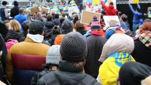 Ukraińscy uchodźcy chcą do Niemiec. Posiadanie przyjaciół i znajomych w Niemczech, wyższe zarobki i świadczenia socjalne to przyciąga Ukraińców.