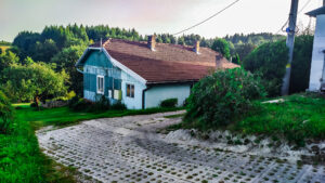 Wspomnień czar... Dziś postanowiłem zabrać swoje dzieci do szczególnego dla mnie miejsca. Jakiego? Razem odwiedziliśmy dom mojej babci.