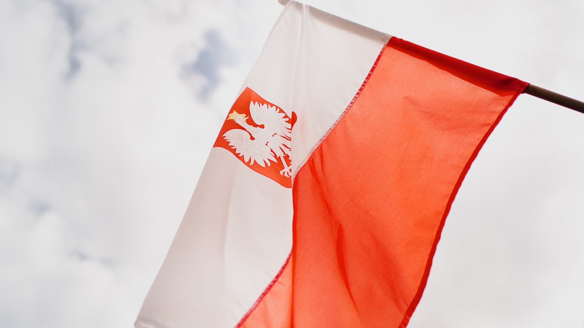 Dziś o godz. 24 rusza cisza wyborcza, która moim zdaniem jest pomysłem chorym i powinna zostać jak najszybciej wyrzucona do śmietnika, fot. Canva