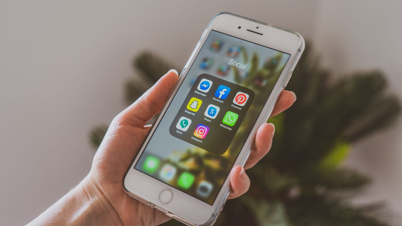 Świąteczny prezent dla dziecka? Zbliżają się święta - czas zakupu prezentów dla dzieci. Smartfon? Pomysł na taki prezent nie jest dobry...