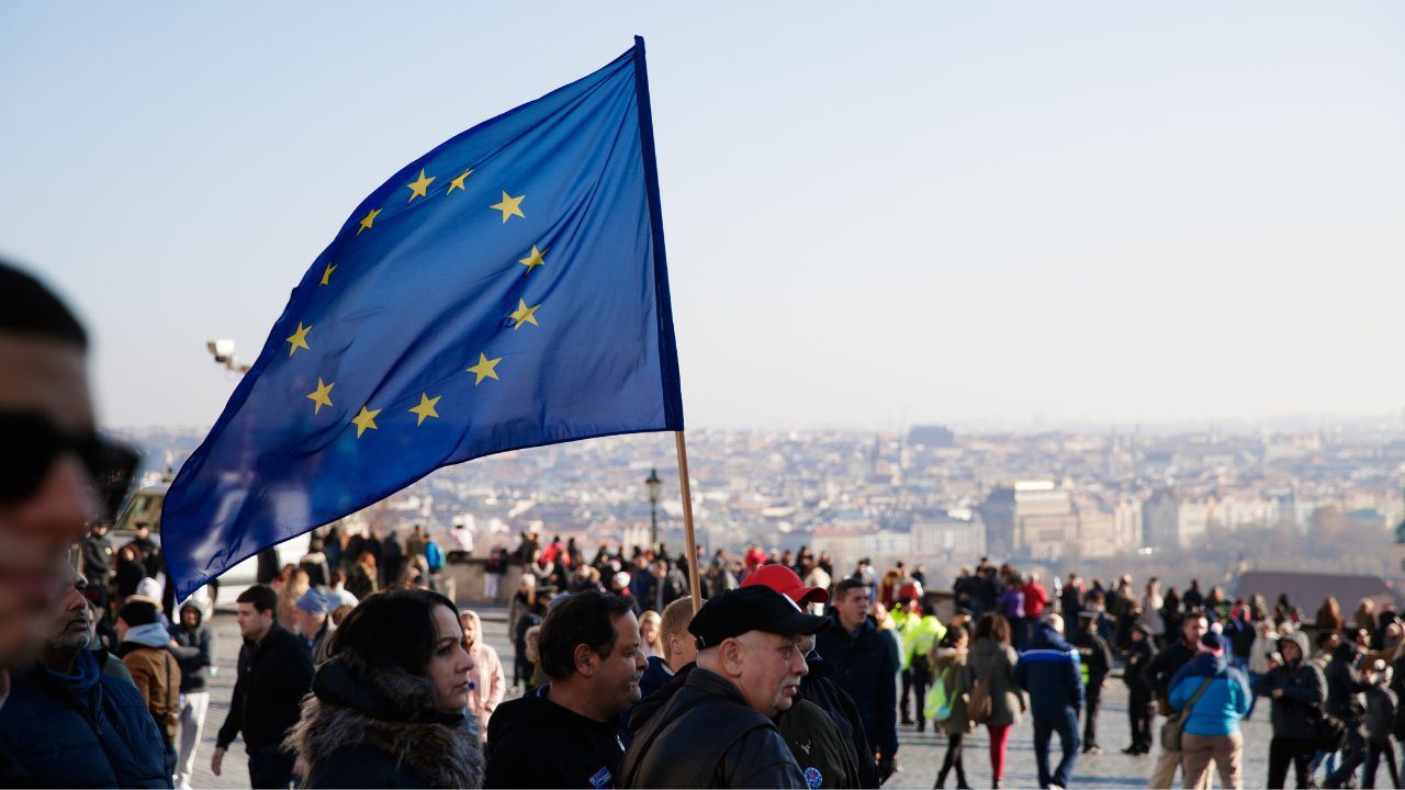Rada UE zatwierdziła pakt migracyjny pomimo sprzeciwu Polski, Słowacji i Węgier!, fot. Canva