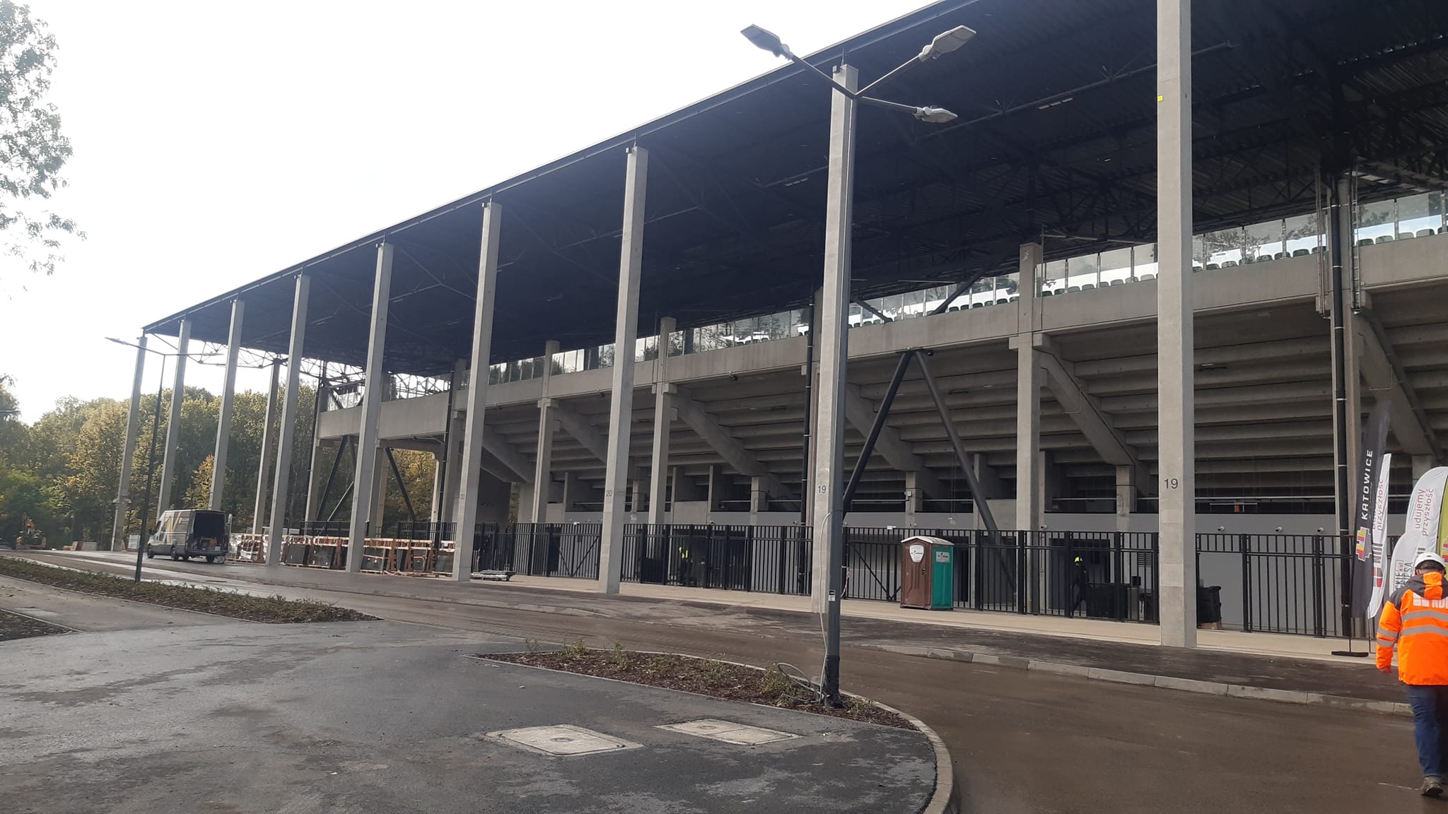 Obecna elewacja stadionu GKS u Katowice