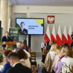 KRZYSZTOF BOSAK OTWORZYŁ KONFERENCJĘ „DOM, KTÓRY ŁĄCZY – SYSTEM I WSPARCIE RODZIN ZASTĘPCZYCH”