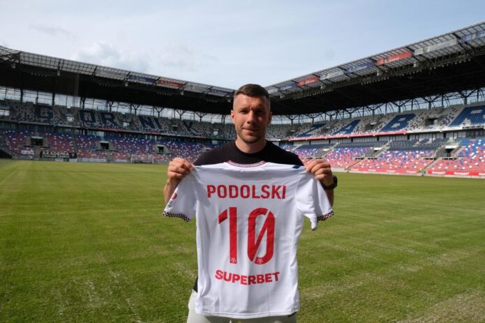 Przełomowe okienko transferowe w polskiej Ekstraklasie? Lukas Podolski
