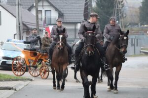 11 listopada w Rzepienniku Strzyzewskim 50