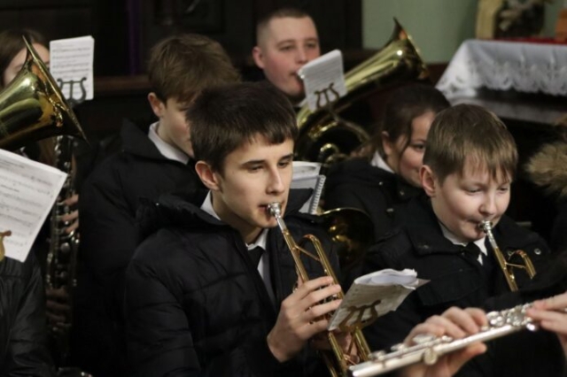 Wizytacja biskupa Leszka Leszkiewicza w parafii Rzepiennik Biskupi 2 40