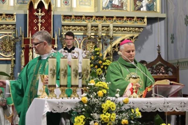 Wizytacja biskupa Leszka Leszkiewicza w parafii Rzepiennik Biskupi 2 45