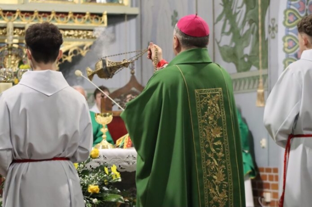 Wizytacja biskupa Leszka Leszkiewicza w parafii Rzepiennik Biskupi 2 49