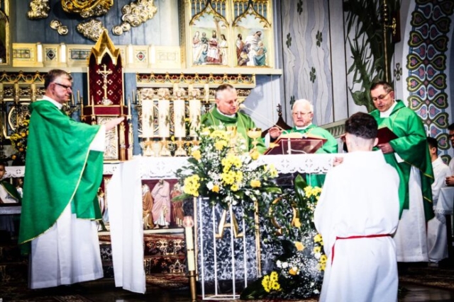 Wizytacja biskupa Leszka Leszkiewicza w parafii Rzepiennik Biskupi 2 5