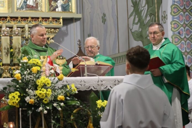 Wizytacja biskupa Leszka Leszkiewicza w parafii Rzepiennik Biskupi 2 54