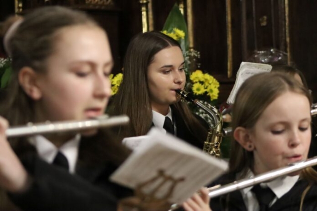 Wizytacja biskupa Leszka Leszkiewicza w parafii Rzepiennik Biskupi 2 59