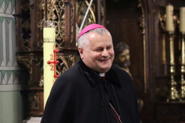 Wizytacja biskupa Leszka Leszkiewicza w parafii w Rzepienniku Biskupim 1