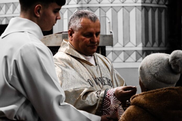 Wizytacja biskupa Leszka Leszkiewicza w parafii w Rzepienniku Biskupim 110