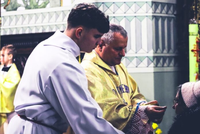 Wizytacja biskupa Leszka Leszkiewicza w parafii w Rzepienniku Biskupim 111