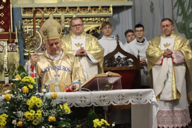 Wizytacja biskupa Leszka Leszkiewicza w parafii w Rzepienniku Biskupim 118