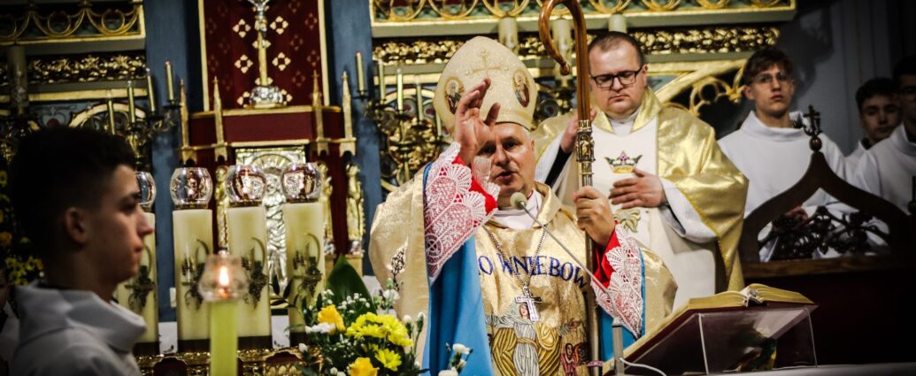 Wizytacja biskupa Leszka Leszkiewicza w parafii w Rzepienniku Biskupim 122