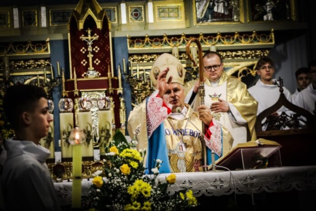 Wizytacja biskupa Leszka Leszkiewicza w parafii w Rzepienniku Biskupim 122