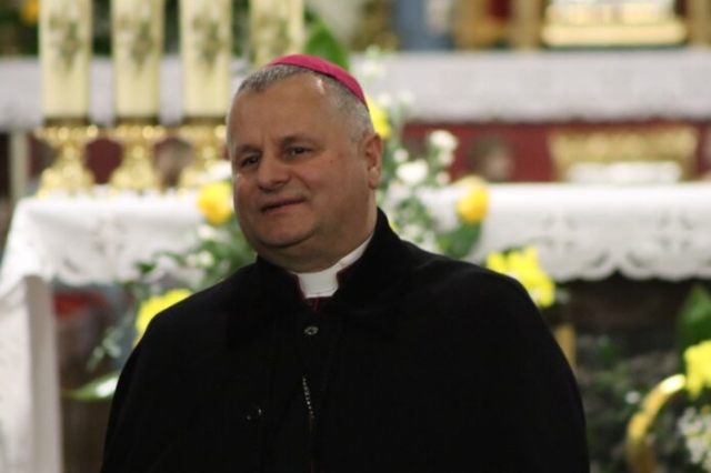 Wizytacja biskupa Leszka Leszkiewicza w parafii w Rzepienniku Biskupim 16