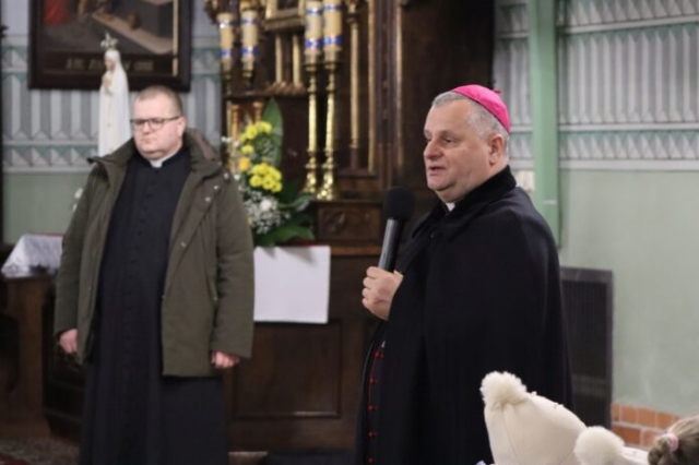 Wizytacja biskupa Leszka Leszkiewicza w parafii w Rzepienniku Biskupim 27