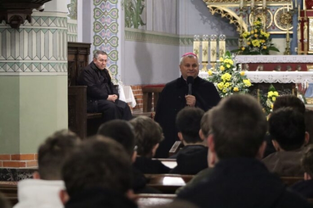 Wizytacja biskupa Leszka Leszkiewicza w parafii w Rzepienniku Biskupim 29