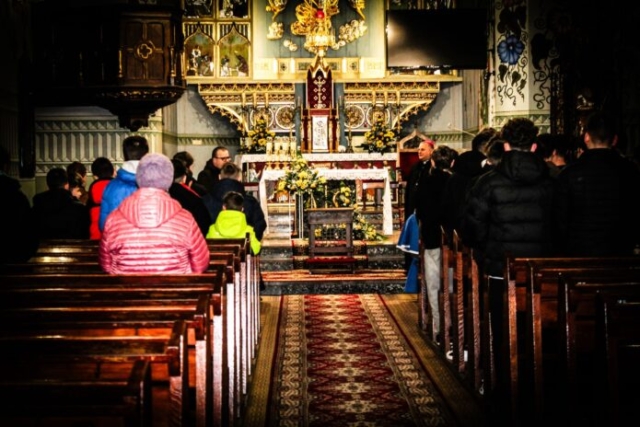 Wizytacja biskupa Leszka Leszkiewicza w parafii w Rzepienniku Biskupim 3