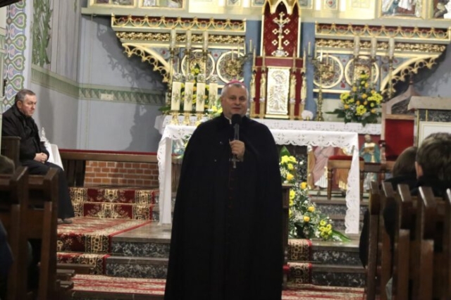 Wizytacja biskupa Leszka Leszkiewicza w parafii w Rzepienniku Biskupim 32