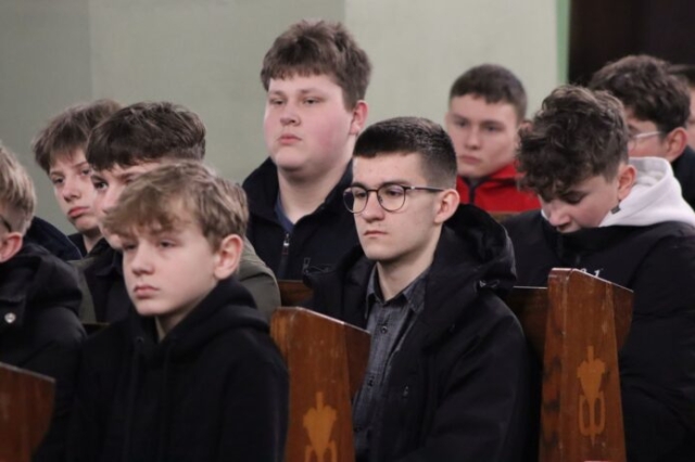 Wizytacja biskupa Leszka Leszkiewicza w parafii w Rzepienniku Biskupim 34