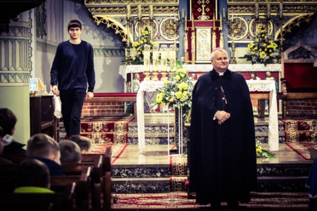 Wizytacja biskupa Leszka Leszkiewicza w parafii w Rzepienniku Biskupim 4