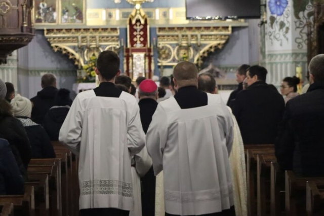 Wizytacja biskupa Leszka Leszkiewicza w parafii w Rzepienniku Biskupim 48