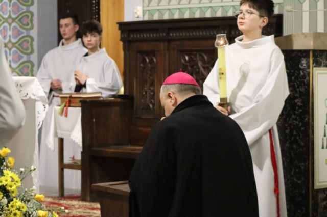 Wizytacja biskupa Leszka Leszkiewicza w parafii w Rzepienniku Biskupim 51