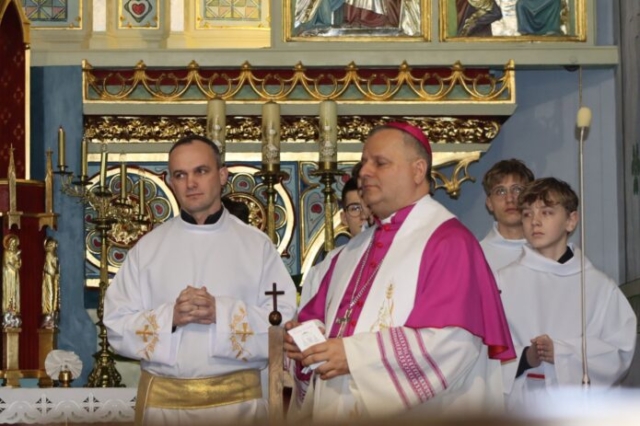 Wizytacja biskupa Leszka Leszkiewicza w parafii w Rzepienniku Biskupim 56