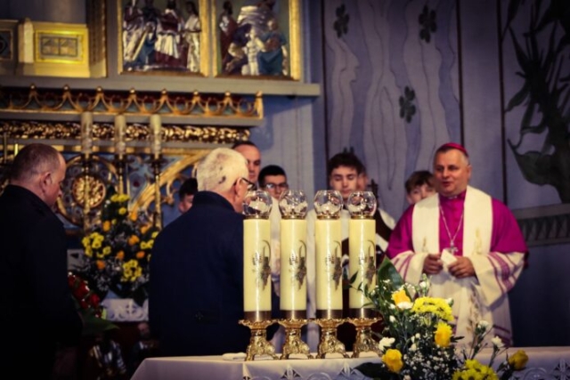 Wizytacja biskupa Leszka Leszkiewicza w parafii w Rzepienniku Biskupim 58