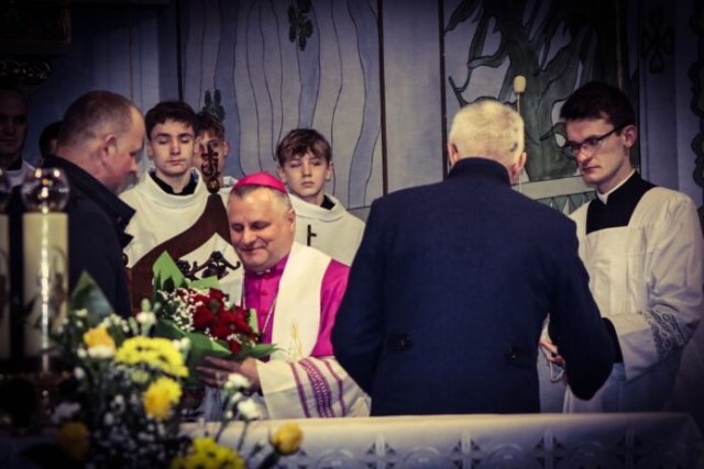 Wizytacja biskupa Leszka Leszkiewicza w parafii w Rzepienniku Biskupim 59