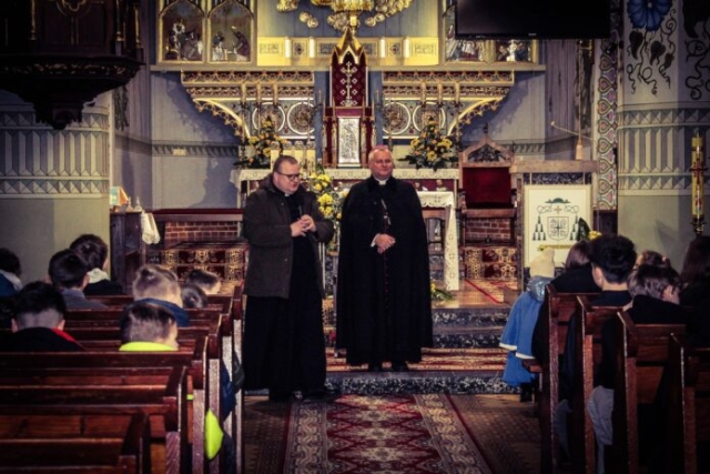 Wizytacja biskupa Leszka Leszkiewicza w parafii w Rzepienniku Biskupim 8