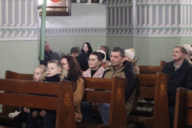 Wizytacja biskupa Leszka Leszkiewicza w parafii w Rzepienniku Biskupim 80