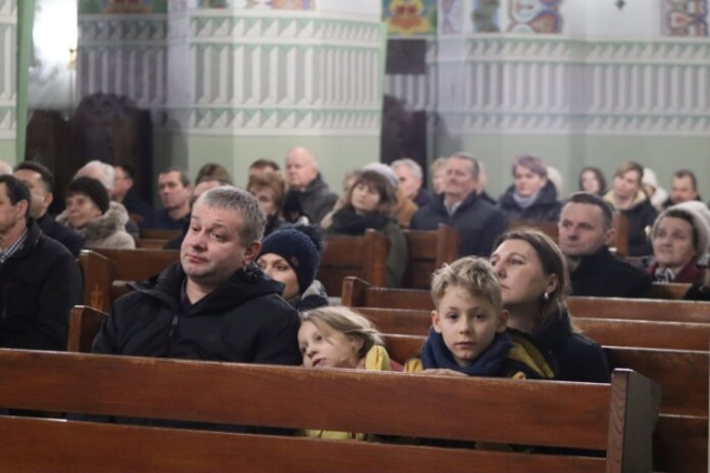 Wizytacja biskupa Leszka Leszkiewicza w parafii w Rzepienniku Biskupim 81