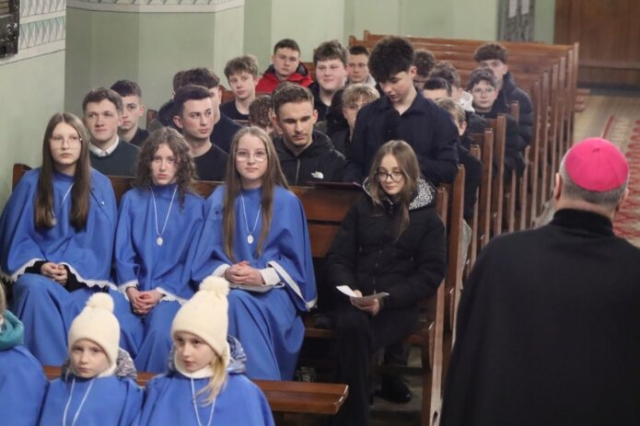 Wizytacja biskupa Leszka Leszkiewicza w parafii w Rzepienniku Biskupim 9