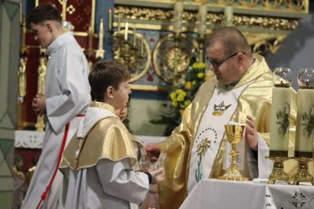 Wizytacja biskupa Leszka Leszkiewicza w parafii w Rzepienniku Biskupim 93